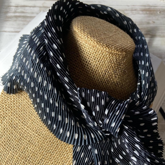 BLACK AND WHITE POLKA DOTS BANDANNA - Picture 3 of 6